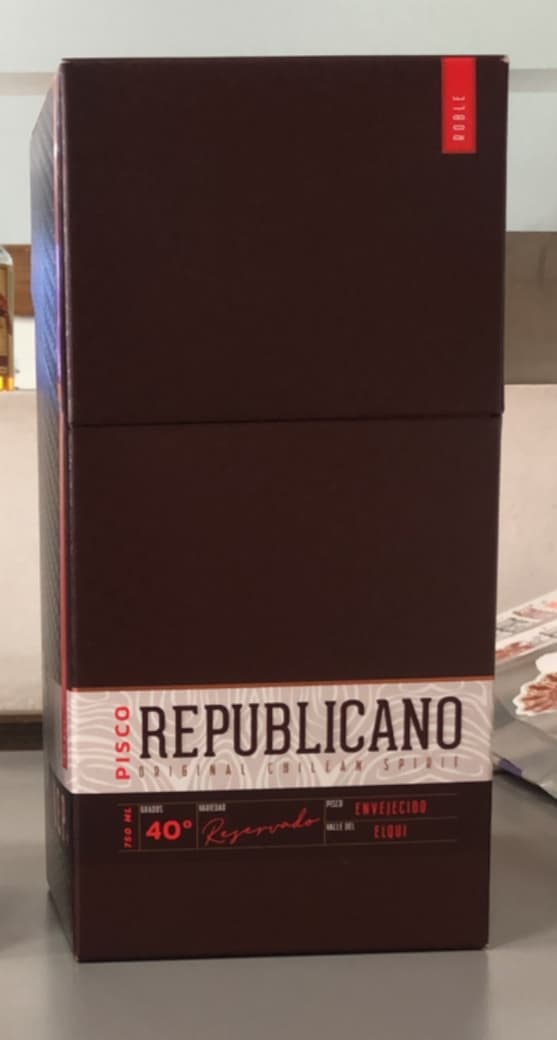 Pisco Republicano Añejado en Roble 750cc 40º alc. + Estuche_1
