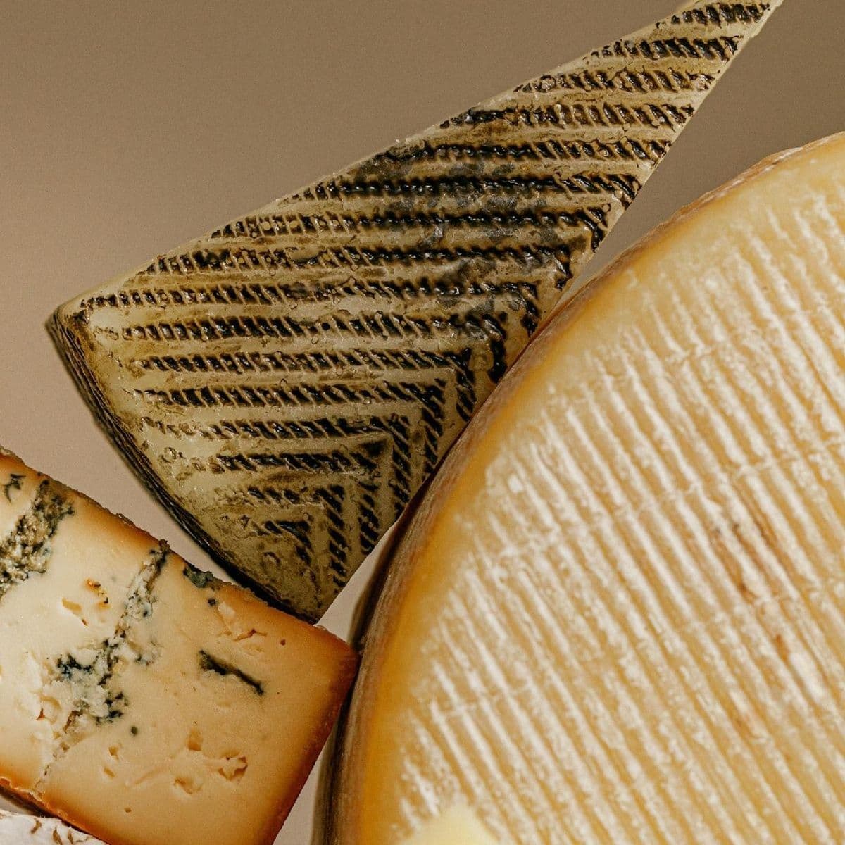 Queso Artigano Vino Rosso Cuña 147g_2