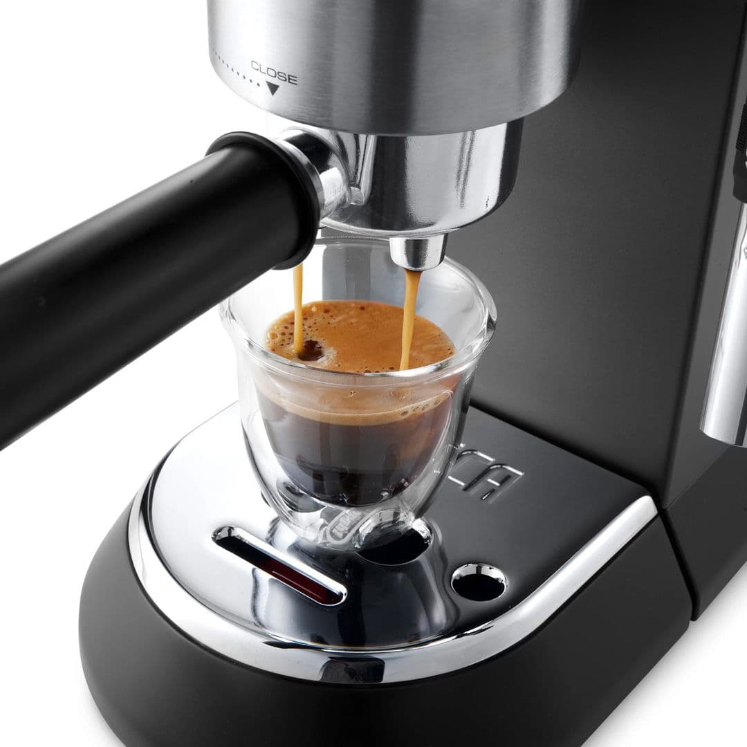 PACK DELONGHI + ILLY: 1x Cafetera DeLonghi Dedica Style Negra + 1x Café Illy Grano Clásico Lata 3kg_4