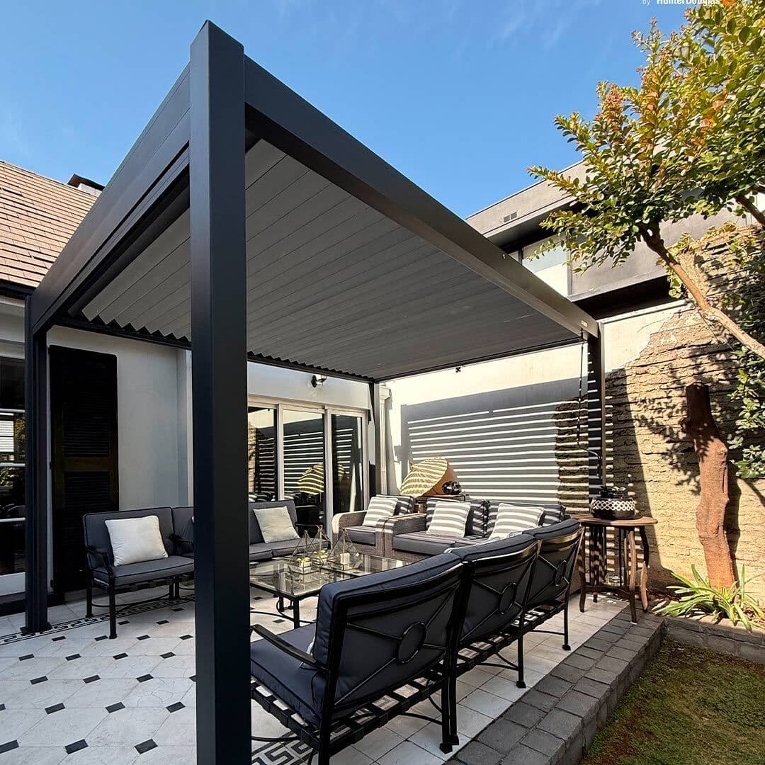 Pérgola Bioclimática Grafito Sunline by Hunter Douglas 3x4 mts_5